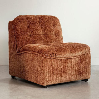 Fauteuil Liberty Glamour Kaneel van MUST Living, vooraanzicht met brede zitting