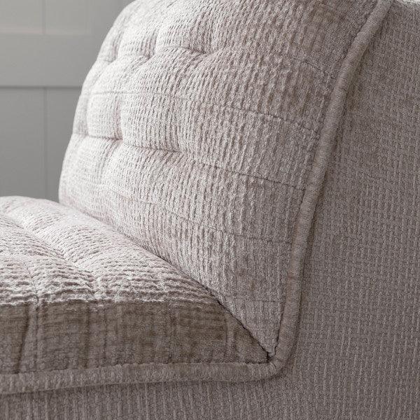 Fauteuil Liberty Glamour Naturel van MUST Living, vooraanzicht van de brede kuipzitting