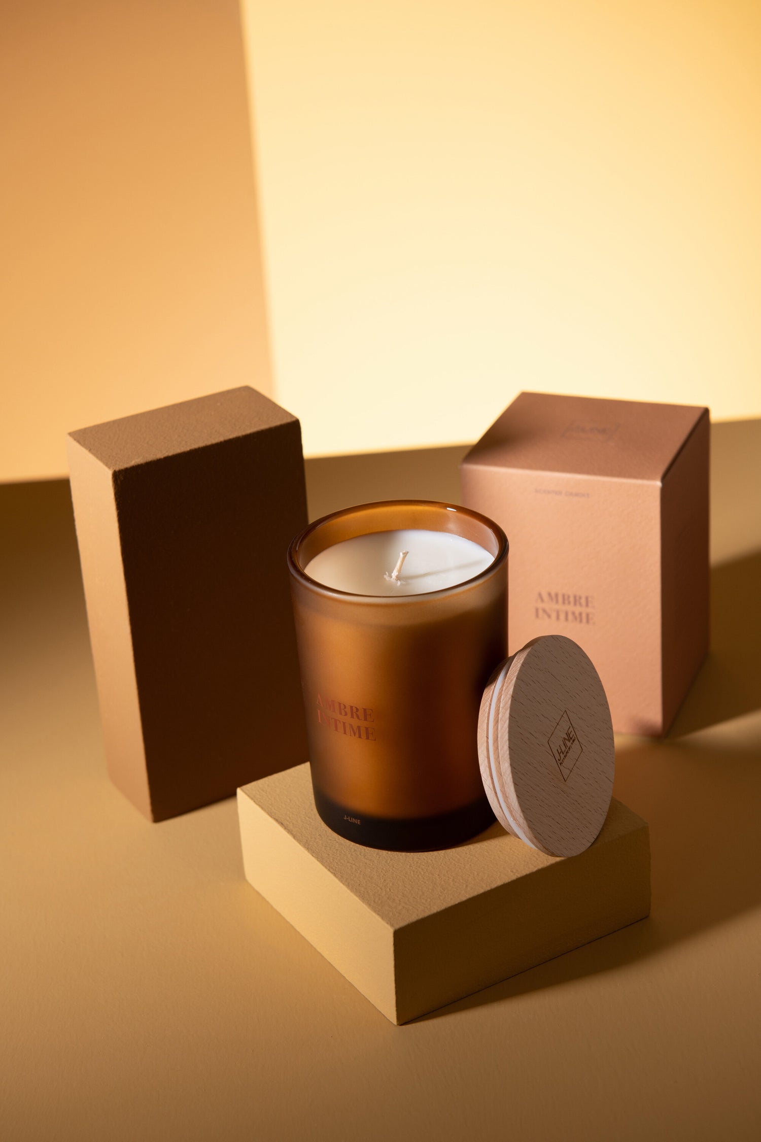 Geurkaars Accords Essentiels Ambre Intime 38 Uur - Geurkaars - J-Line - livinglovely.nl