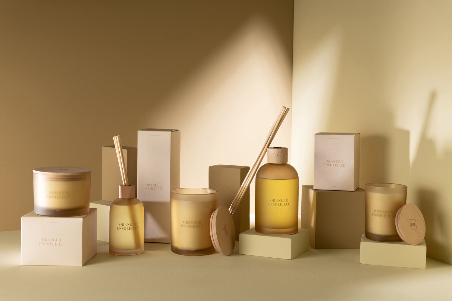 Geurkaars Accords Essentiels Oranger Ensoleillé 52 Uur - Geurkaars - J-Line - livinglovely.nl