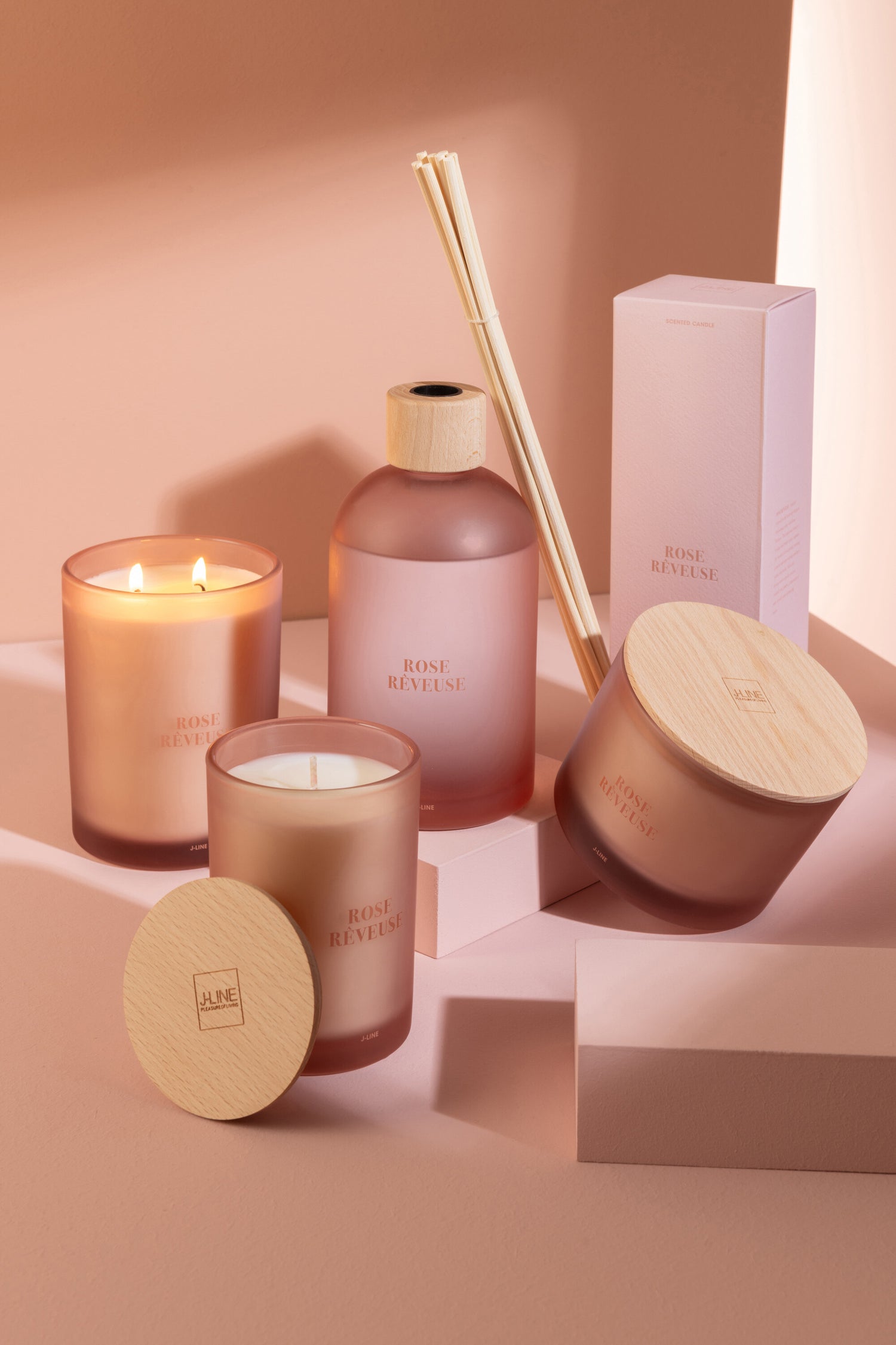 Geurkaars Accords Essentiels Rose Rêveuse 38 Uur - Geurkaars - J-Line - livinglovely.nl