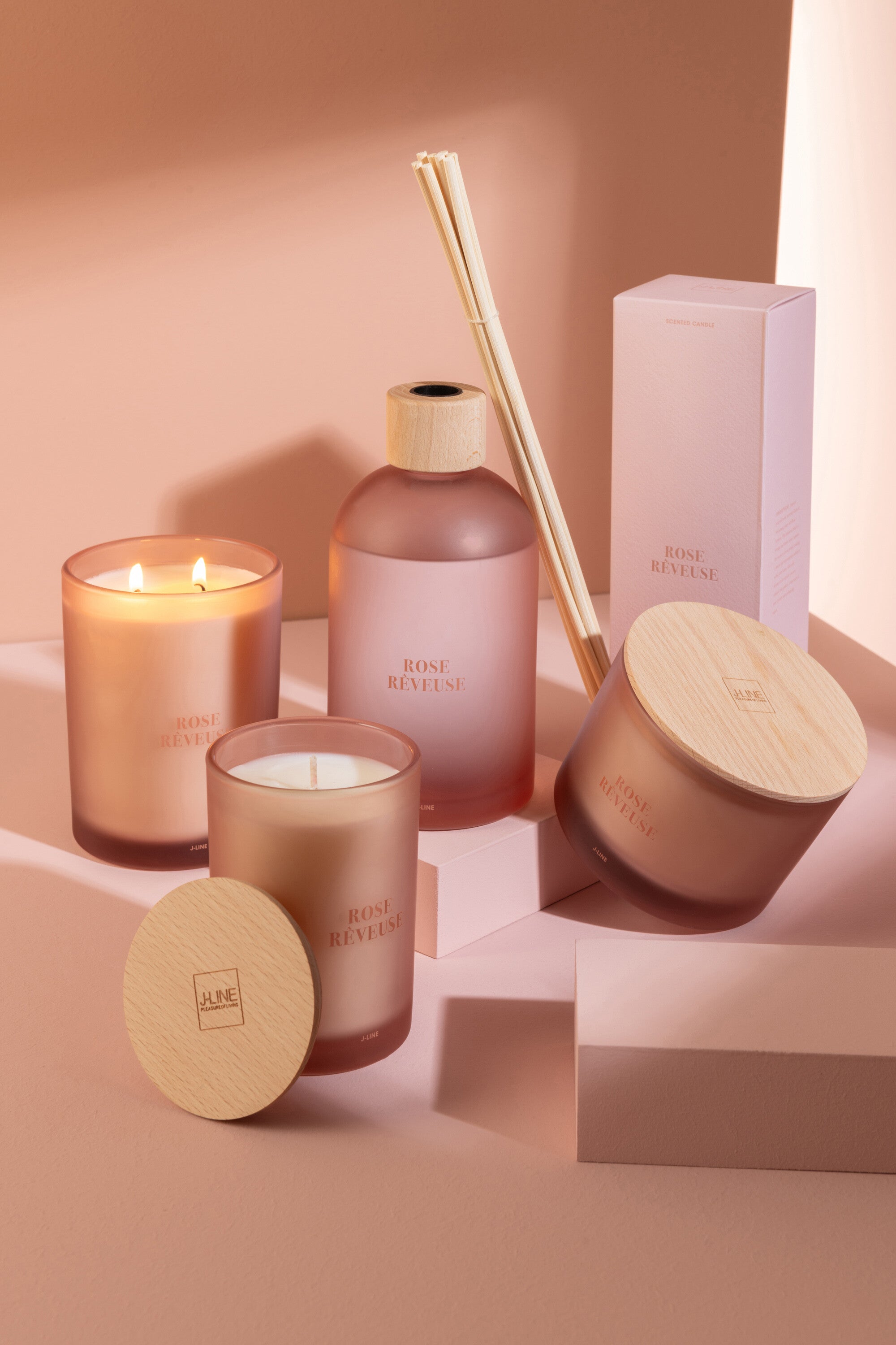 Geurkaars Accords Essentiels Rose Rêveuse 38 Uur - Geurkaars - J-Line - livinglovely.nl