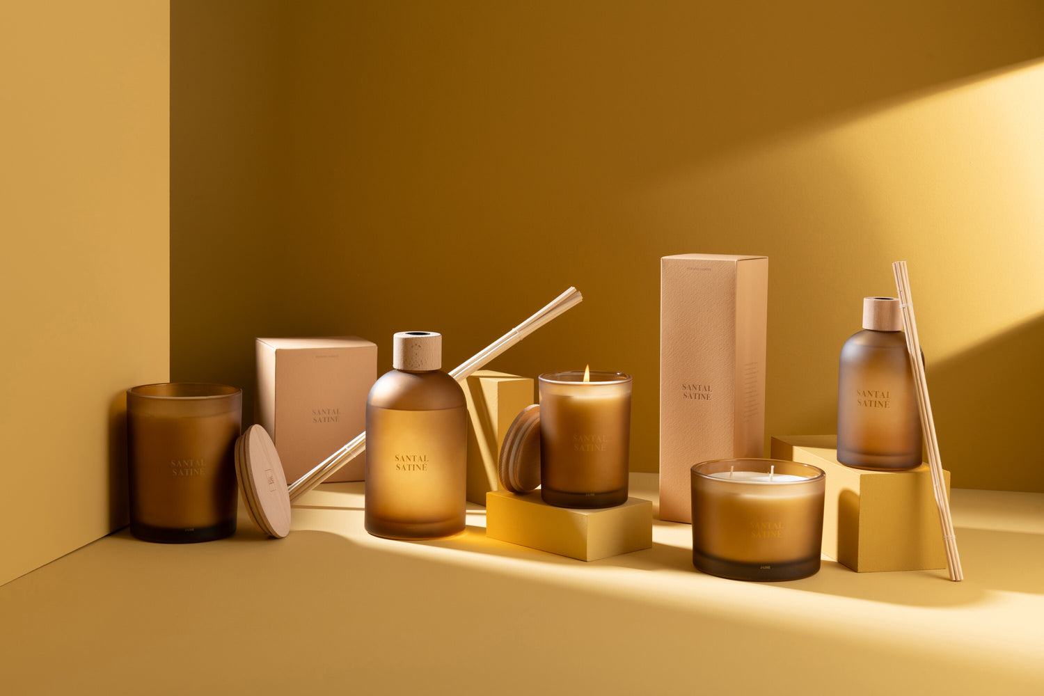 Geurkaars Accords Essentiels Santal Satiné 28 Uur - Geurkaars - J-Line - livinglovely.nl