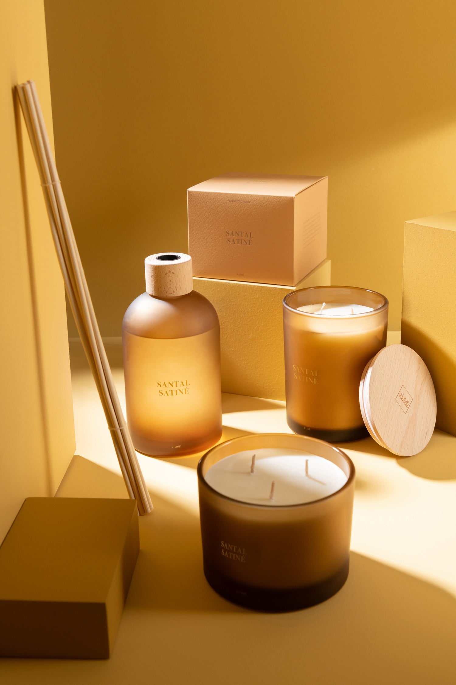 Geurkaars Accords Essentiels Santal Satiné 28 Uur - Geurkaars - J-Line - livinglovely.nl