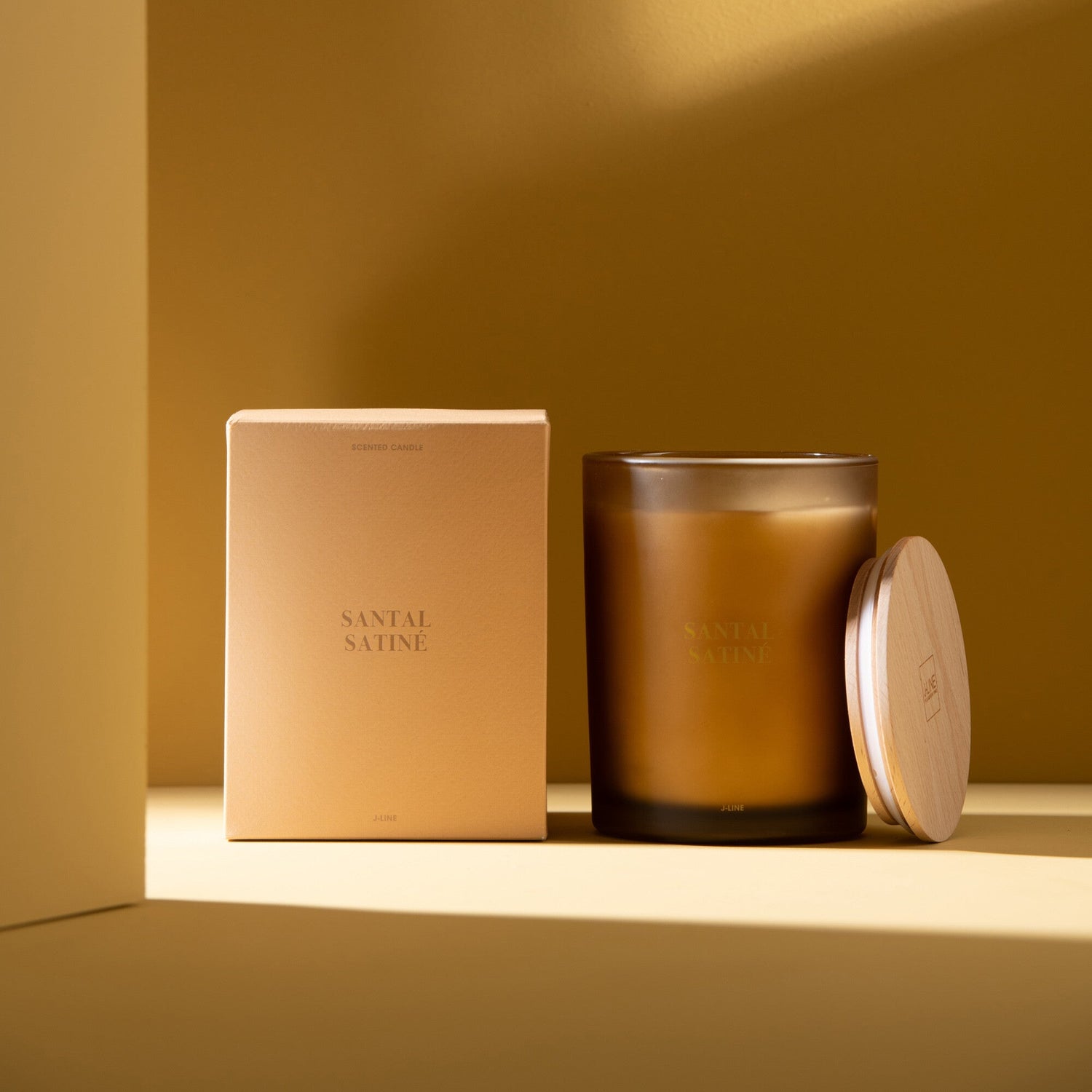 Geurkaars Accords Essentiels Santal Satiné 52 Uur - Geurkaars - J-Line - livinglovely.nl