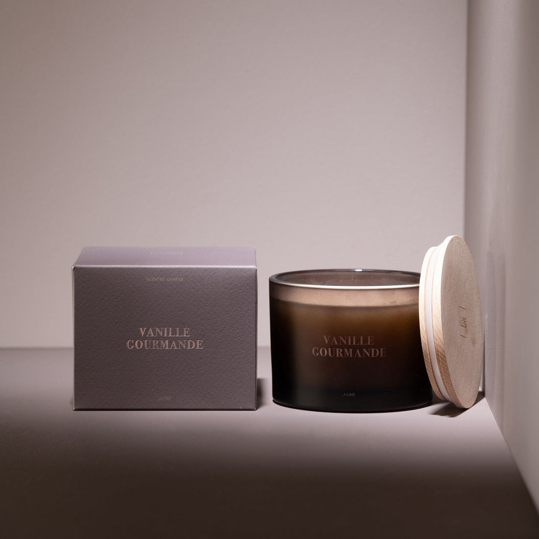 Geurkaars Accords Essentiels Vanille Gourmande 28 Uur - Geurkaars - J-Line - livinglovely.nl