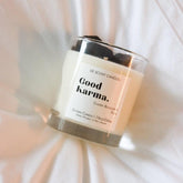 Geurkaars Good Karma met Edelstenen Incl Spotify Playlist - Geurkaars - De Scent - livinglovely.nl