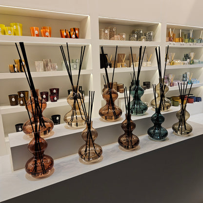 Geurolie Olive&amp;Frank Incense Glas Rood Large 1000ml - Geurstokjes - J-Line - livinglovely.nl