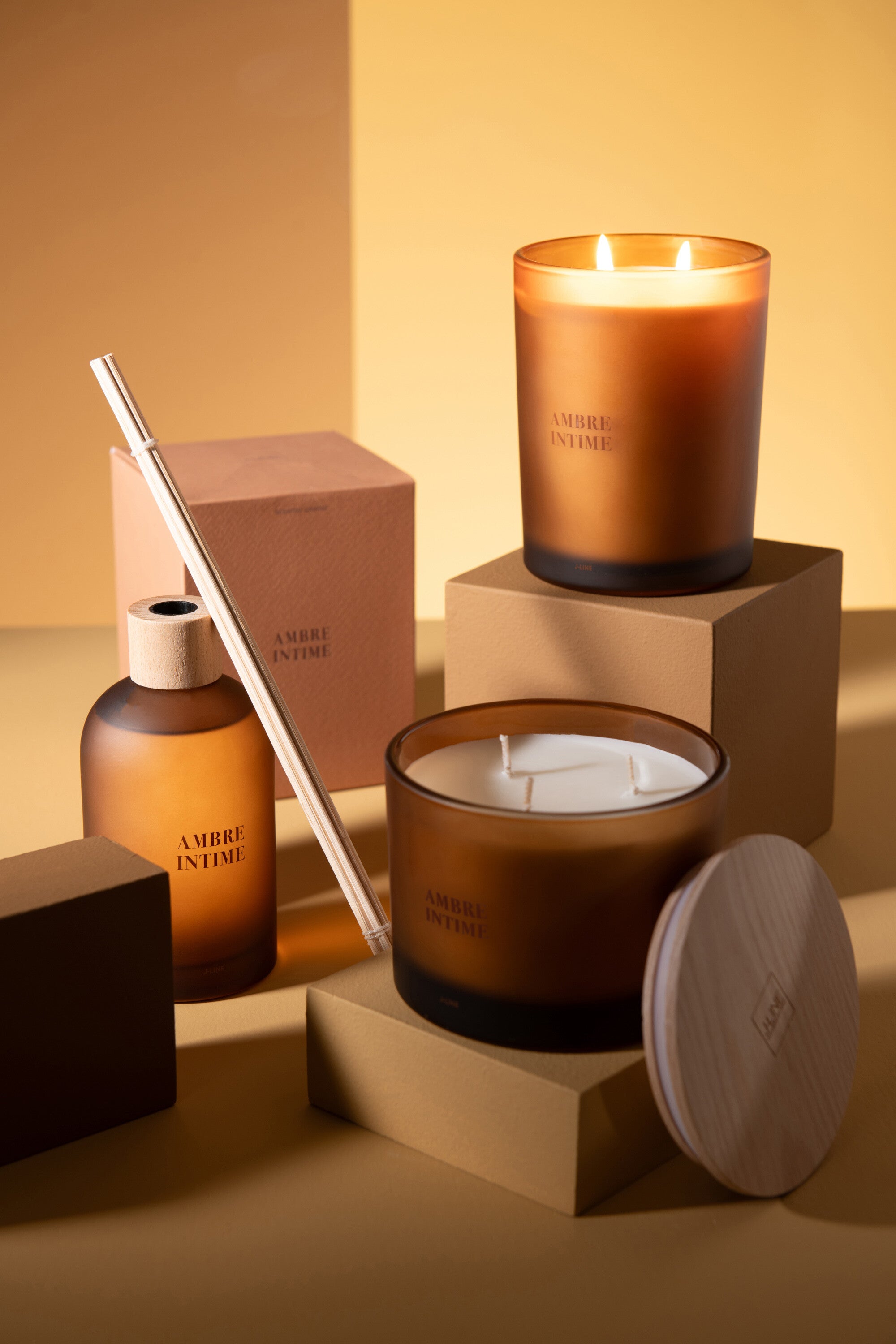 Geurstokjes Accords Essentiels Ambre Intime 250ml - Geurstokjes - J-Line - livinglovely.nl