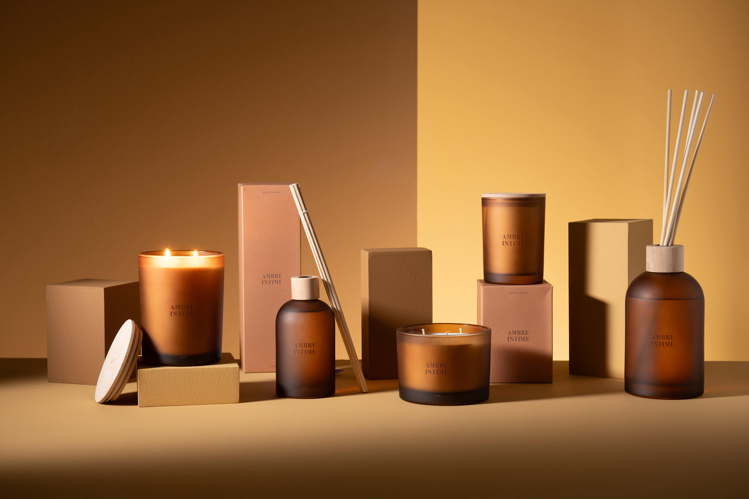 Geurstokjes Accords Essentiels Ambre Intime 250ml - Geurstokjes - J-Line - livinglovely.nl