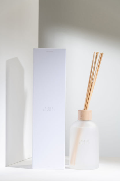 Geurstokjes Accords Essentiels Fleur Blanche 550ml - Geurstokjes - J-Line - livinglovely.nl