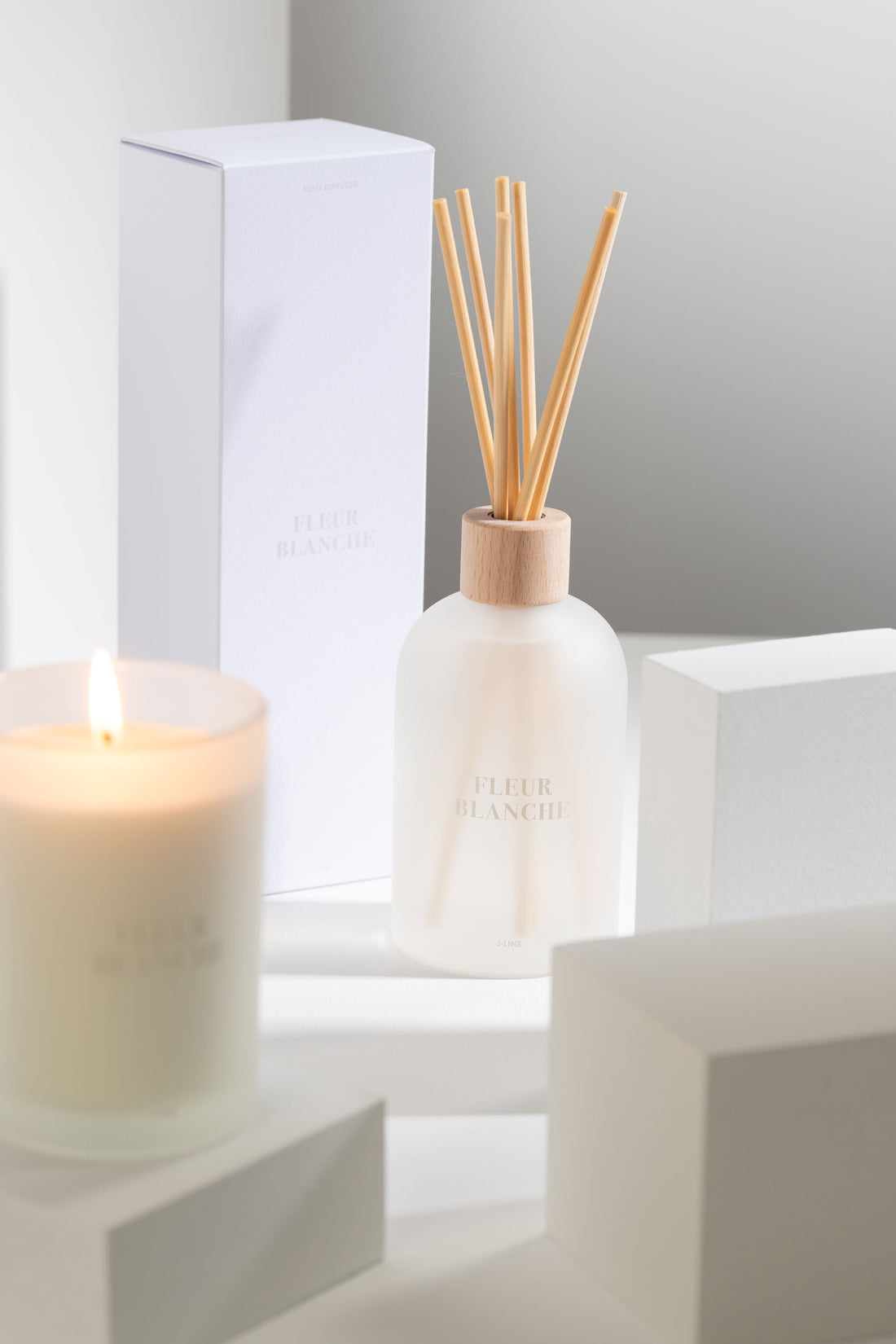 Geurstokjes Accords Essentiels Fleur Blanche 550ml - Geurstokjes - J-Line - livinglovely.nl