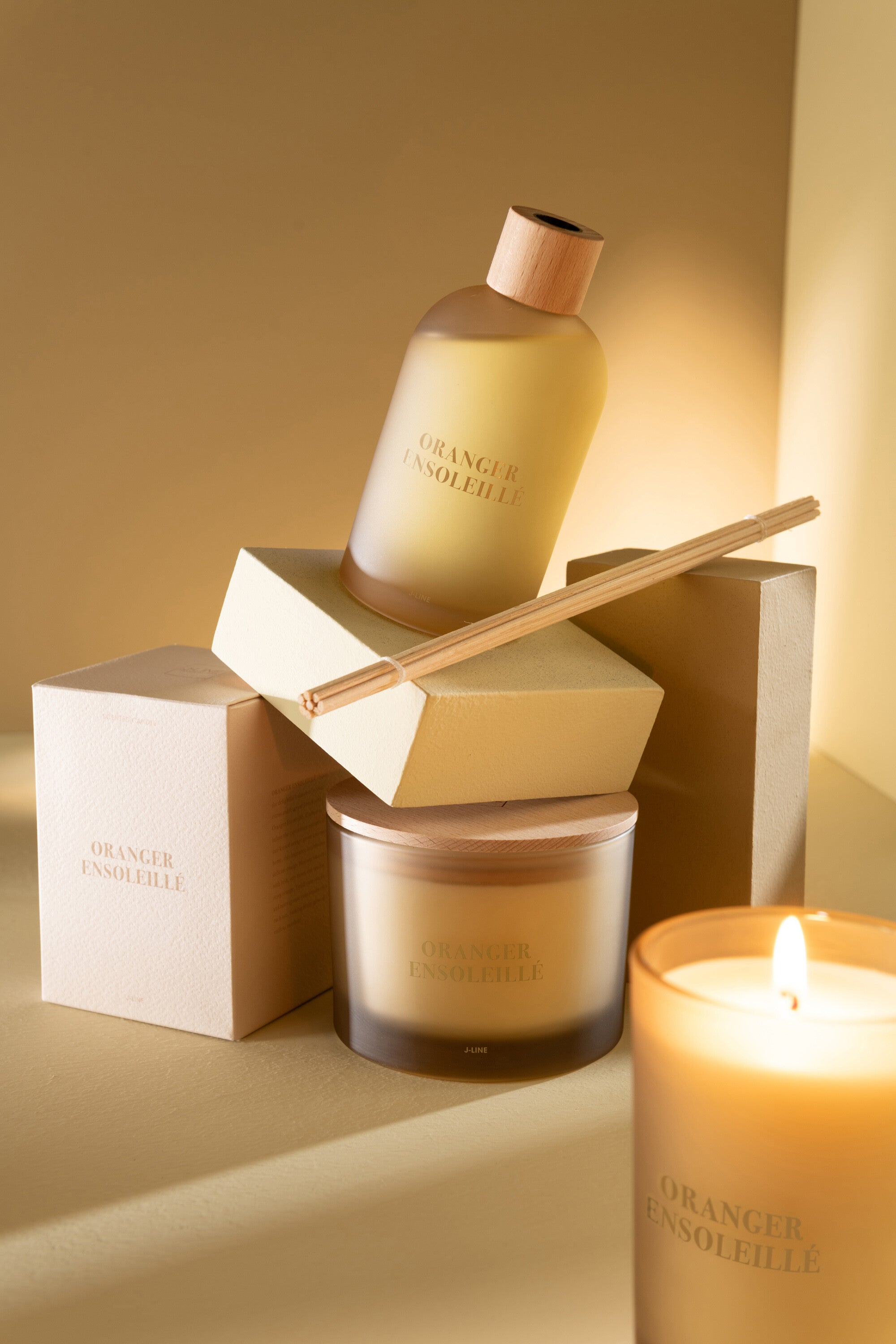 Geurstokjes Accords Essentiels Oranger Ensoleillé 250ml - Geurstokjes - J-Line - livinglovely.nl