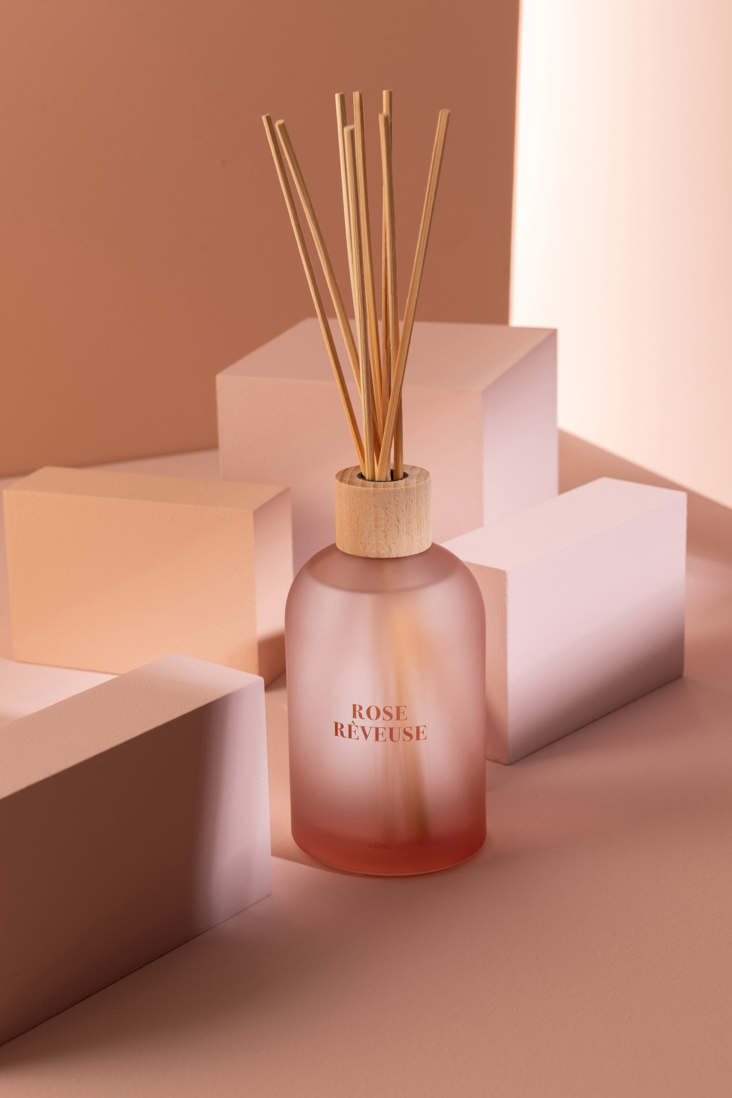 Geurstokjes Accords Essentiels Rose Rêveuse 250ml - Geurstokjes - J-Line - livinglovely.nl