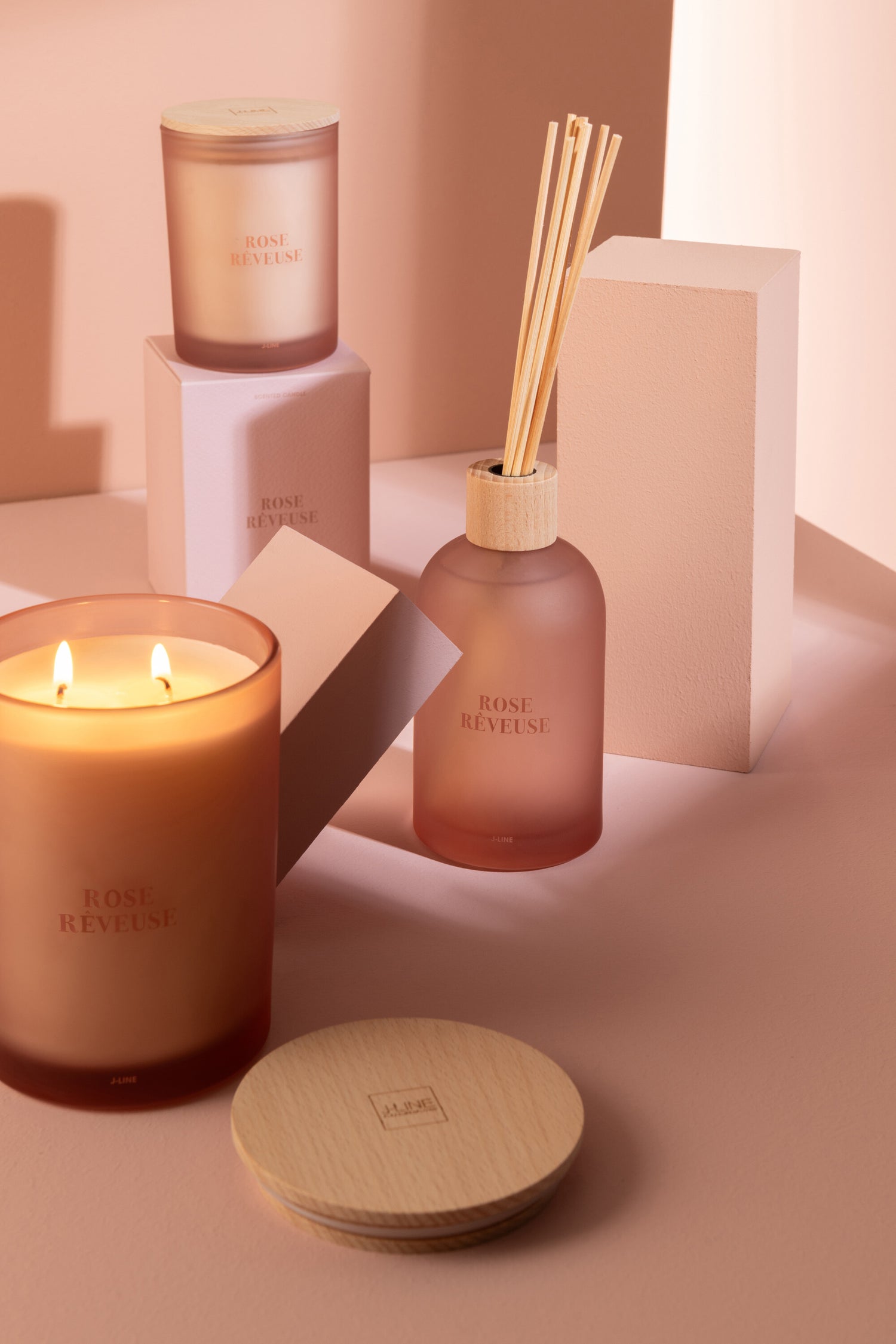 Geurstokjes Accords Essentiels Rose Rêveuse 250ml - Geurstokjes - J-Line - livinglovely.nl