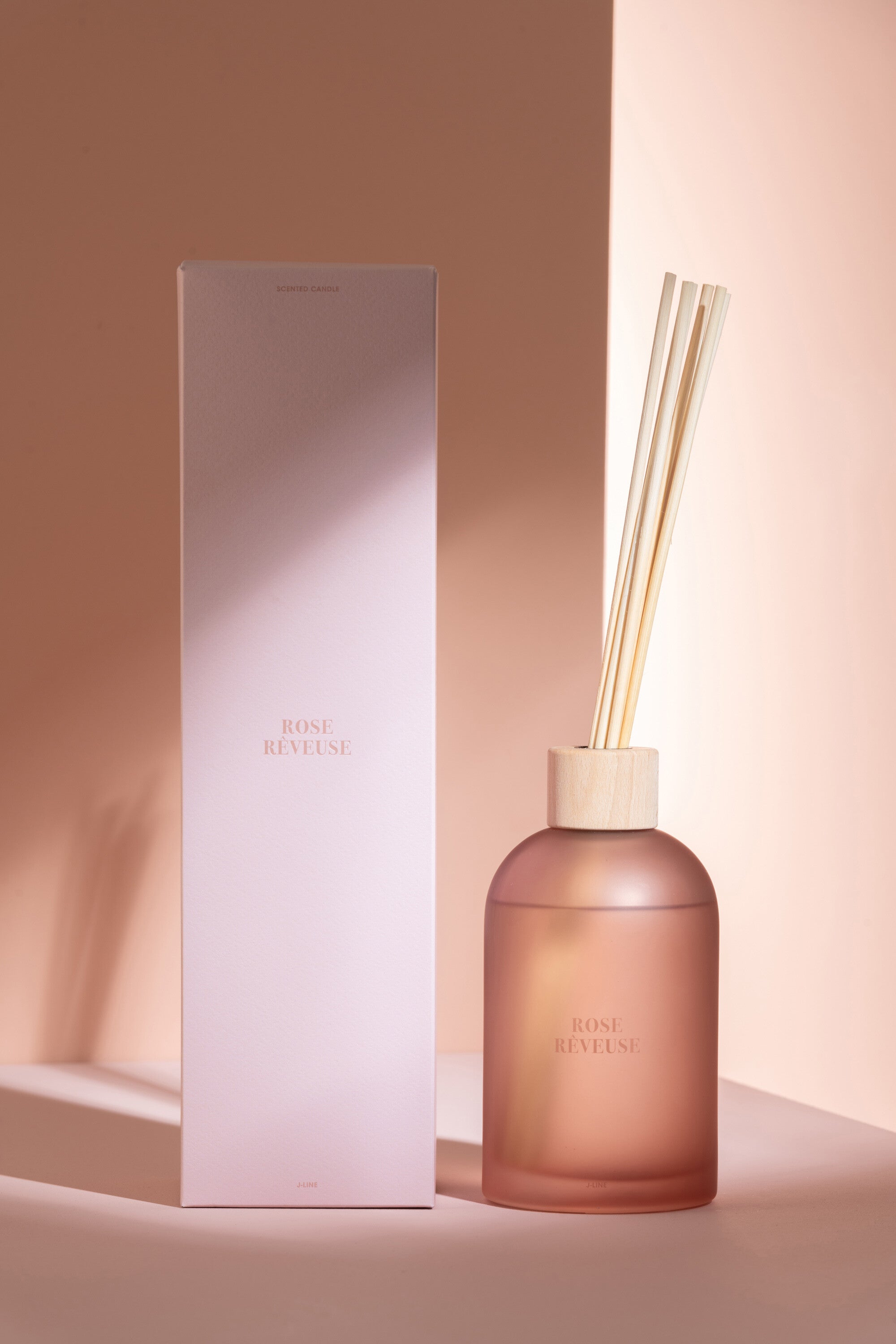 Geurstokjes Accords Essentiels Rose Rêveuse 550ml - Geurstokjes - J-Line - livinglovely.nl