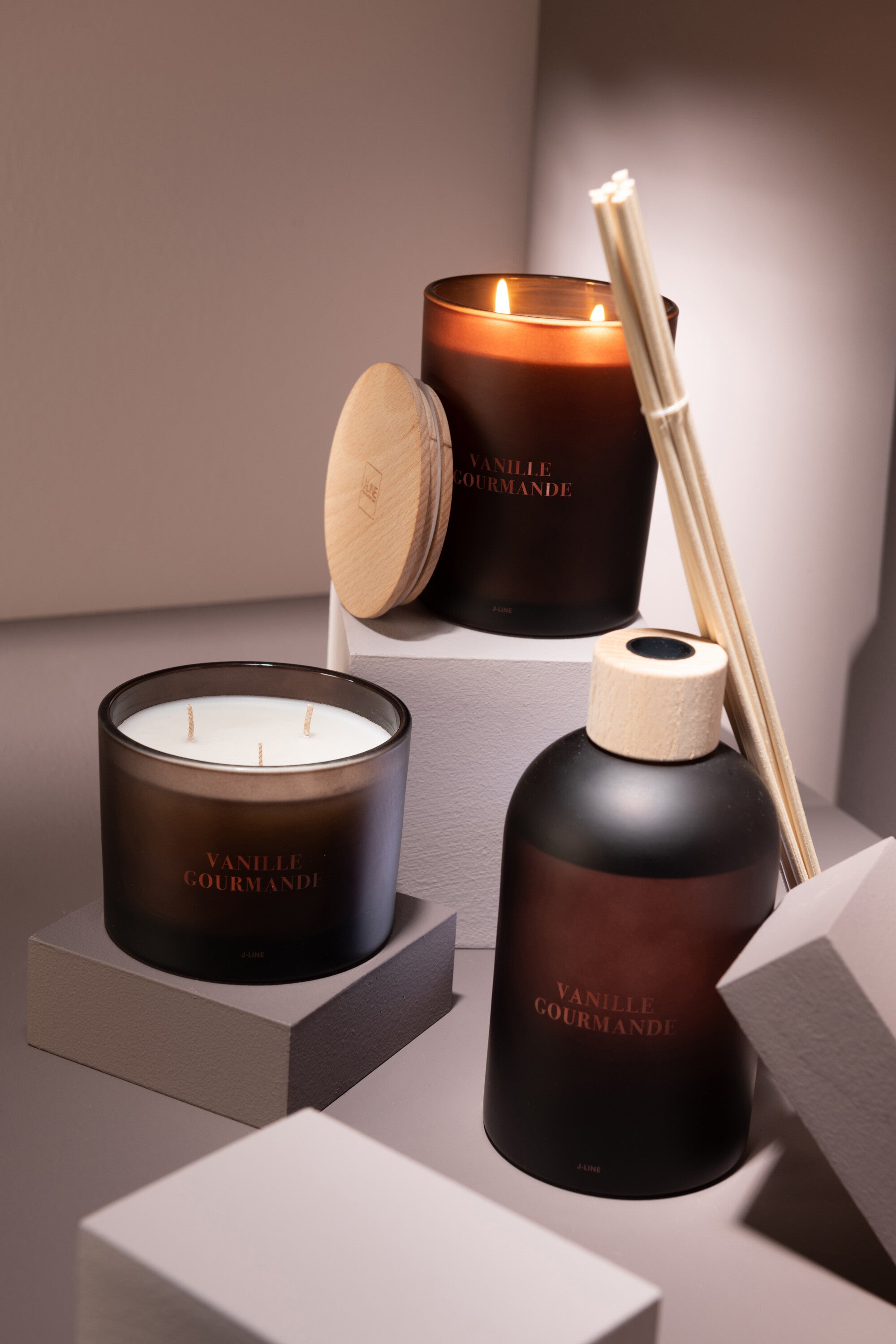 Geurstokjes Accords Essentiels Vanille Gourmande 550ml - Geurstokjes - J-Line - livinglovely.nl