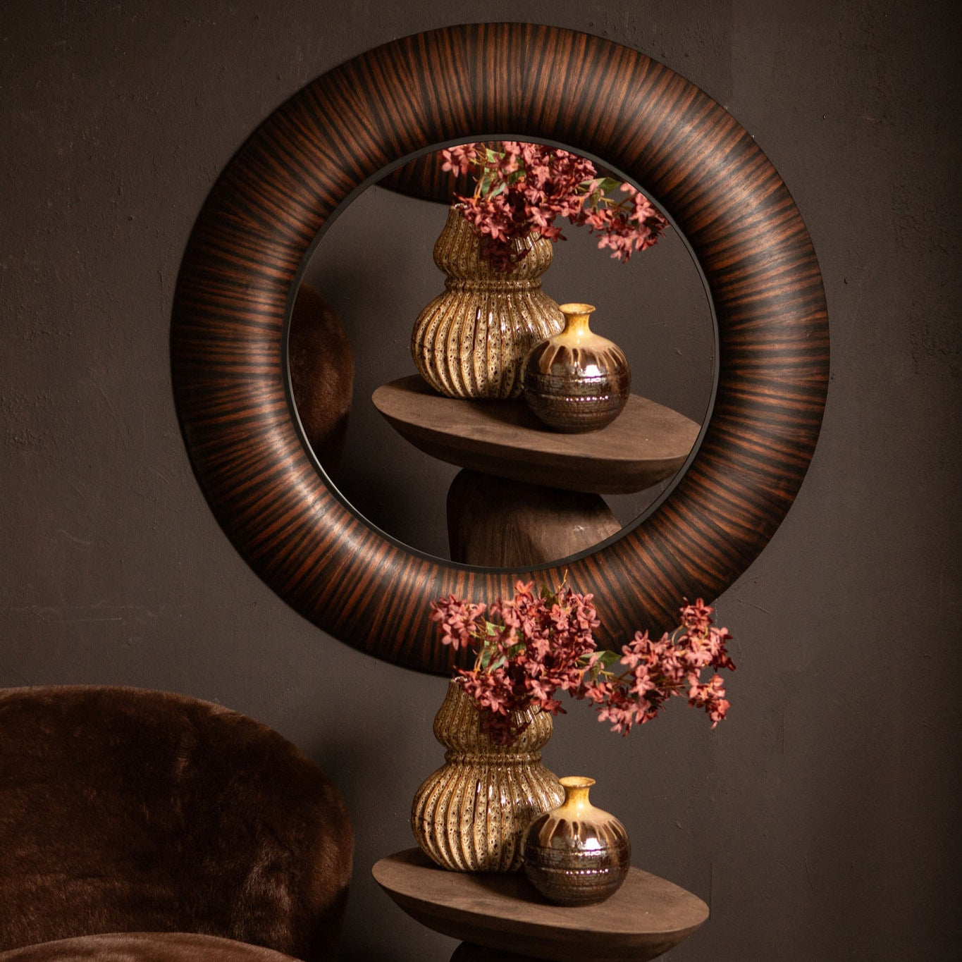 Gezzy Brown Wooden Mirror Thick Frame Round 110.5 x 5.5 x 110.5cm PTMD - Spiegel - PTMD - livinglovely.nl