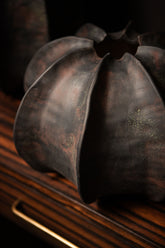 Grayson Black Ceramic Round Ribbed Vase Low Dia30cmxH22cm PTMD - Vaas - PTMD - livinglovely.nl