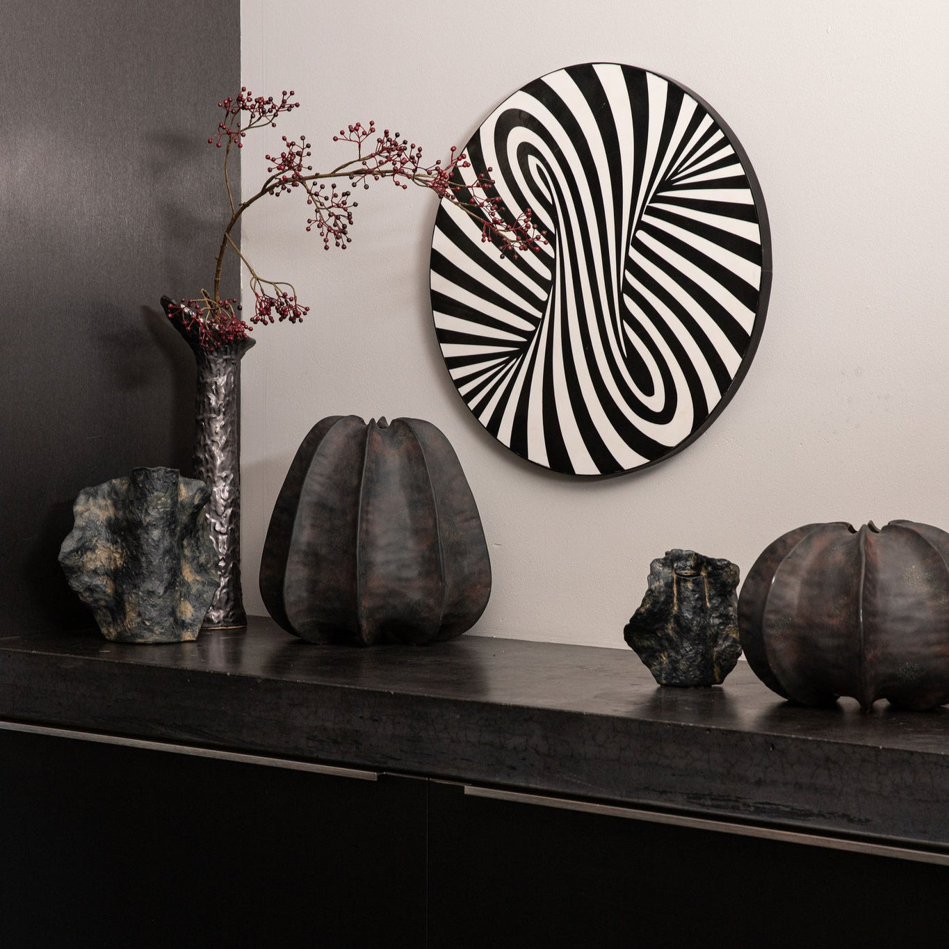 Hallie Black And White Wood Round Wall Panel Swirl 60x60cm PTMD - Wandpaneel - PTMD - livinglovely.nl