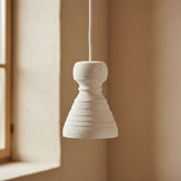 Hanglamp Chalk Kanoi van Raw Materials, naturel lampenkap van papier maché met krijtpoeder