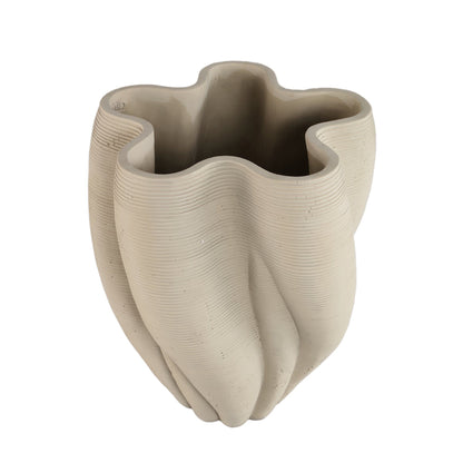 Hastin vaas van PTMD van opzij, beige cement met golvend ribbelpatroon