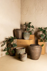 Jerzy Bronze Ceramic Pot Ribbed Round Shaped Small PTMD - Pot - PTMD - livinglovely.nl