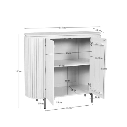 Zandkleurig Solana kabinet gestyled met een vaas in een lichte woonkamer