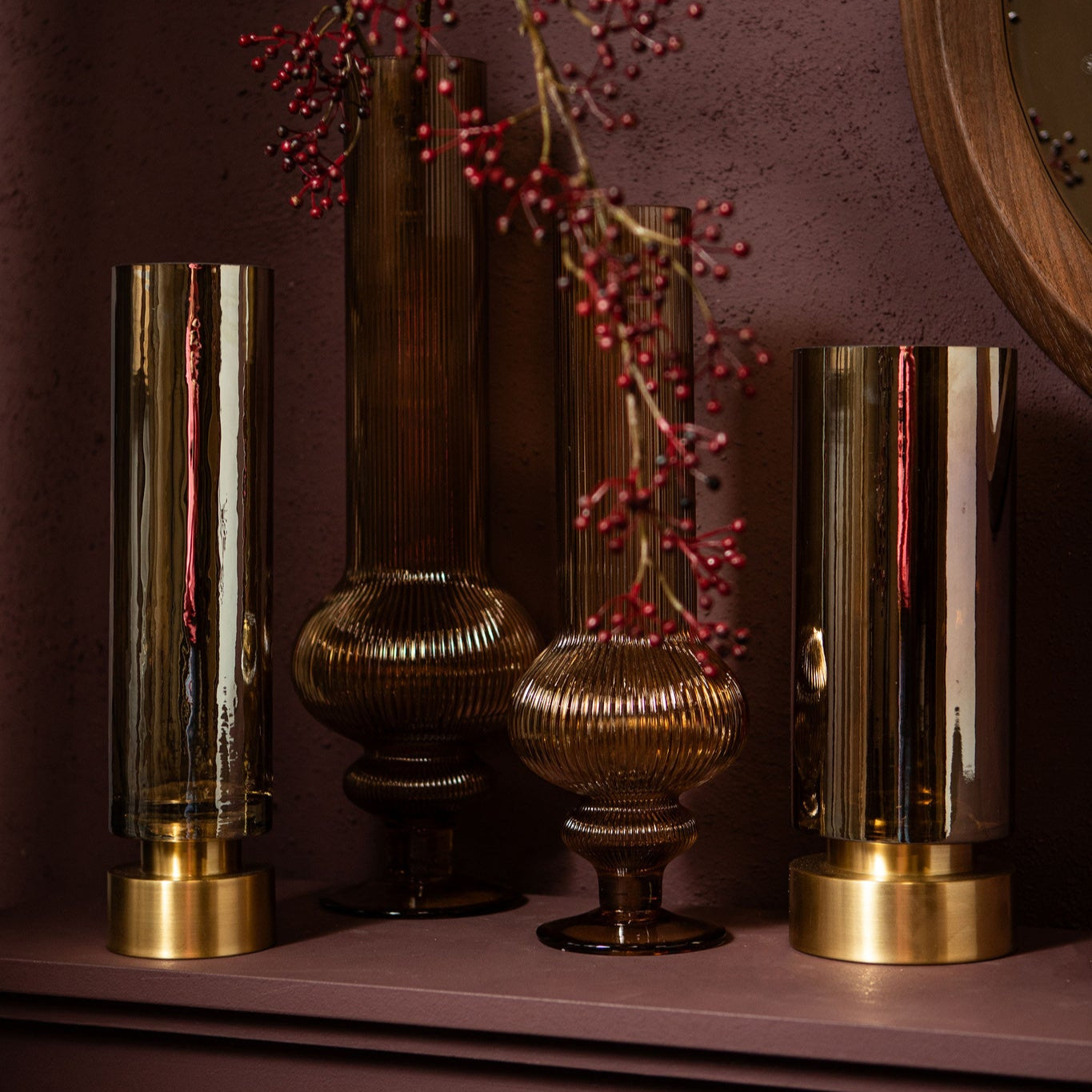 Keala Amber Round Ribbed Glass Vase On Base L Dia 15,5xH50cm PTMD - Vaas - PTMD - livinglovely.nl