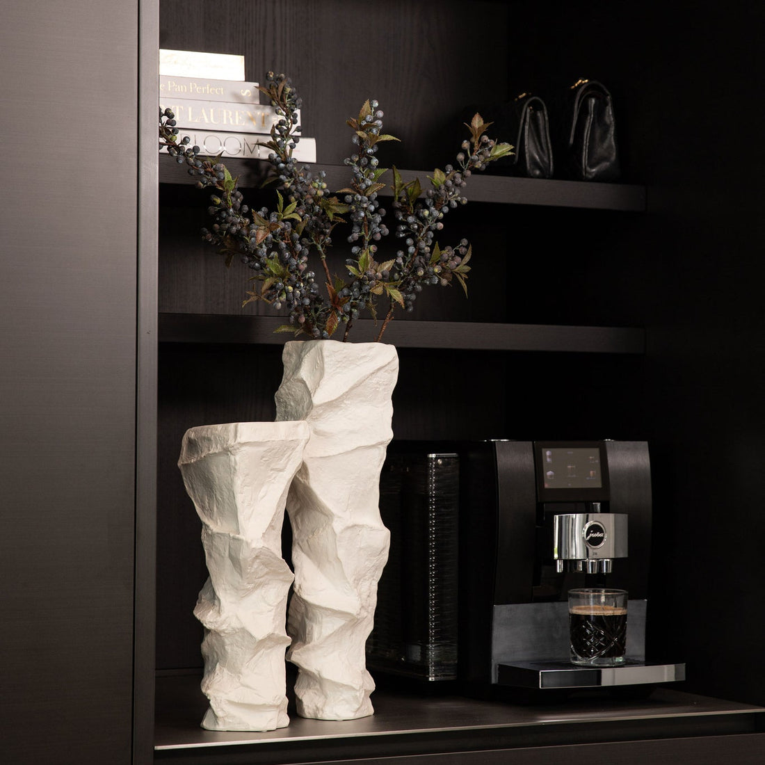 Kellie White Ceramic Organic Shaped Vase Low 15,5x38cm PTMD - Vaas - PTMD - livinglovely.nl