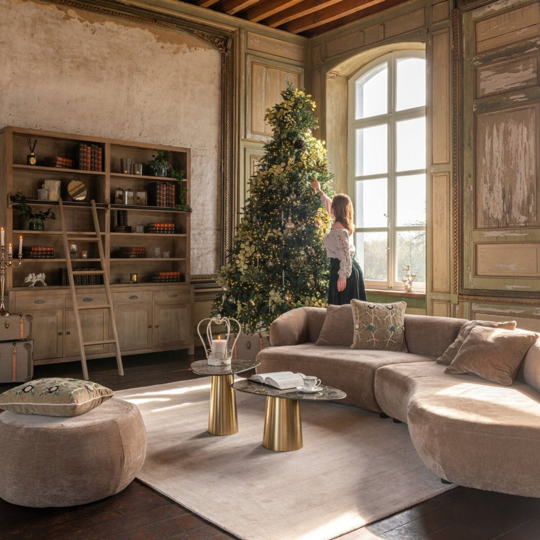Kerstboom 4000 Led Kunstmatig Donkergroen Extra Large H325cm van J-Line, geplaatst in een sfeervol interieur