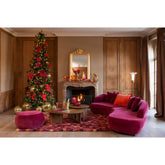 Kerstboom 900 Led Kunstmatig Donkergroen Large H320cm van J-Line, donkergroene kerstboom, in een feestelijk gestylede setting