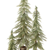 Twee slanke kerstbomen van J-Line op houten voet in een warme houten omgeving