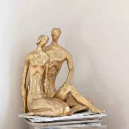 Koppel Zittend Resine Goud - Beeld - J-Line - livinglovely.nl