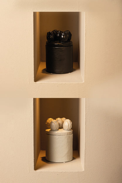 Krystine Black Round Ceramic Pot With Tulips Top PTMD - Keukenaccessoire - PTMD - livinglovely.nl