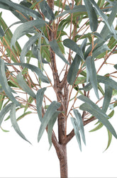 Donkergroene eucalyptus kunstboom van PTMD van opzij met ronde blaadjes