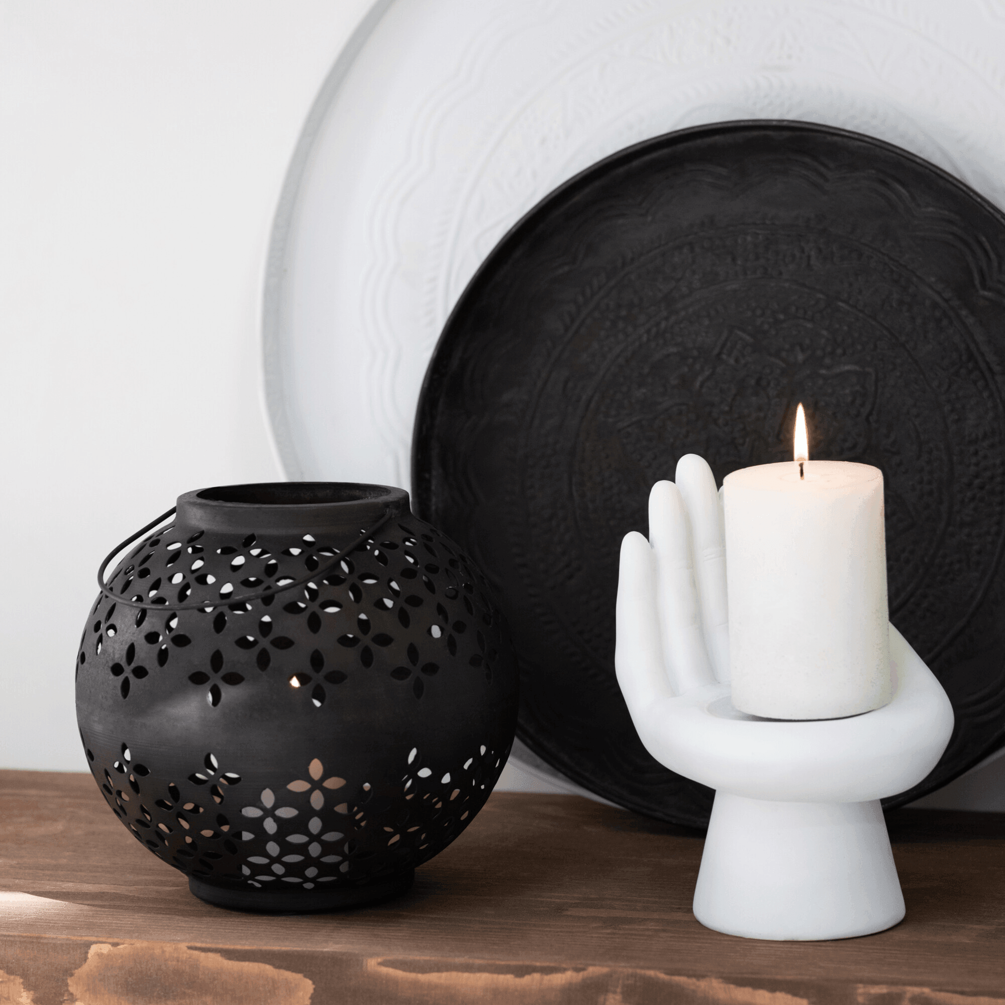 Lantaarn Bol Geperforeerd Ijzer Zwart Mat - Lantaarn - J-Line - livinglovely.nl