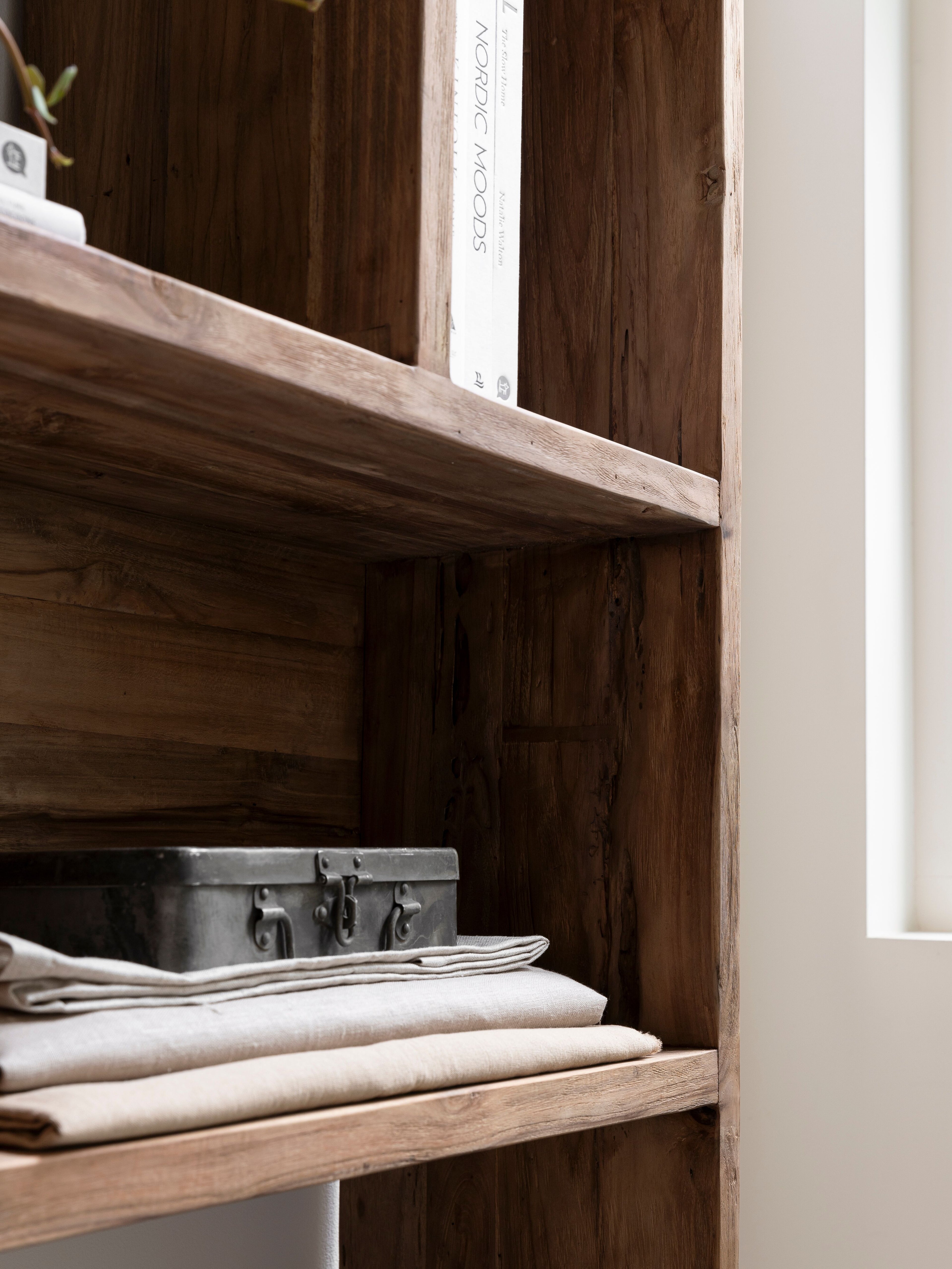 MUST Living Gallery Boekenrek