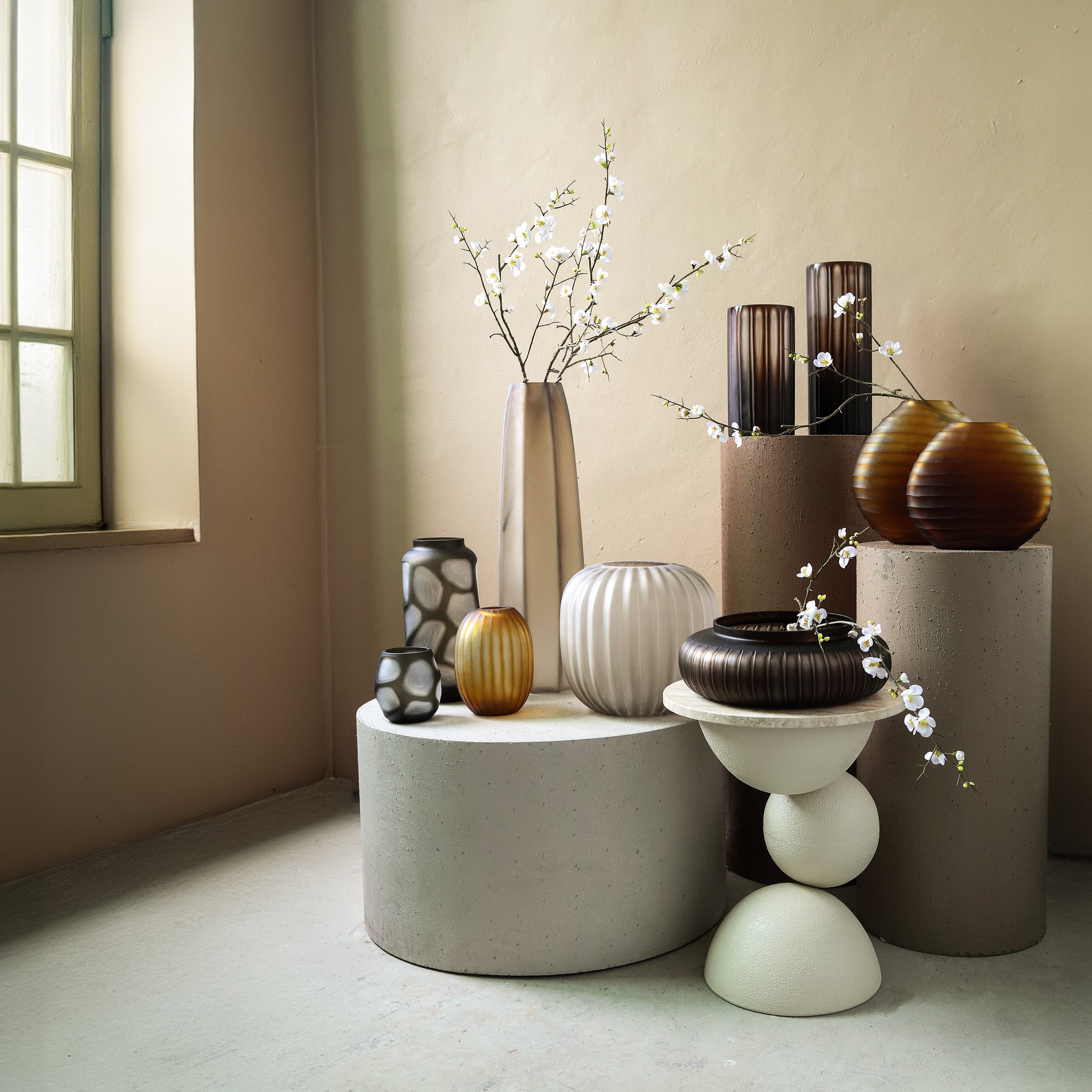 Linesa Brown Carved Glass Round Vase Low Matt 35.x11.5cm PTMD - Vaas - PTMD - livinglovely.nl