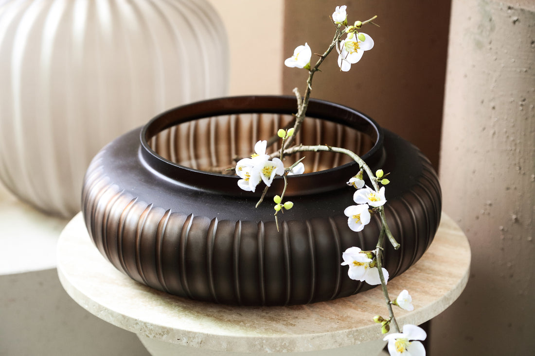 Linesa Brown Carved Glass Round Vase Low Matt 35.x11.5cm PTMD - Vaas - PTMD - livinglovely.nl