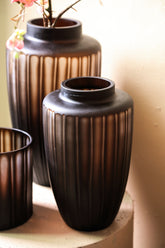 Linesa Brown Carved Glass Shaped Vase Matt LDia 19xh33cm PTMD - Vaas - PTMD - livinglovely.nl