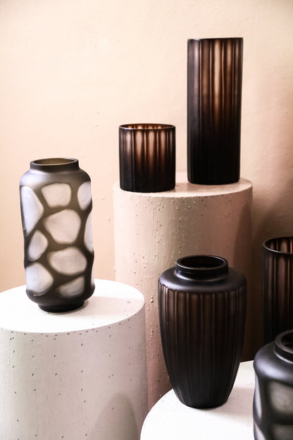 Linesa Brown Carved Glass Shaped Vase Matt LDia 19xh33cm PTMD - Vaas - PTMD - livinglovely.nl