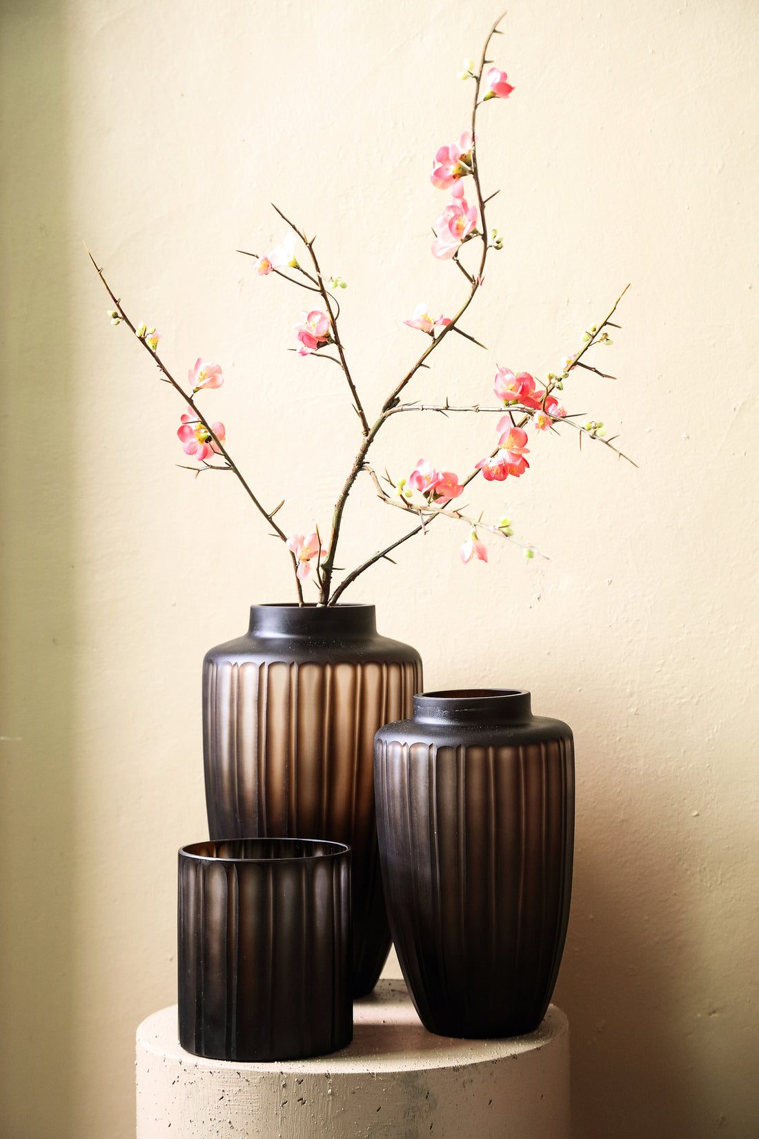 Linesa Brown Carved Glass Shaped Vase Matt S Dia 16xh27,5cm PTMD - Vaas - PTMD - livinglovely.nl