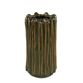 Luci Dark Green Ceramic Vase Ribbed Round L van PTMD, donkergroene geribbelde vaas op witte achtergrond
