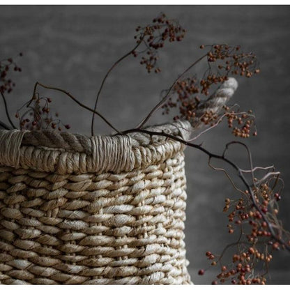 Mand Palette Large van MUST Living, close up van de vlechtstructuur in naturel tinten