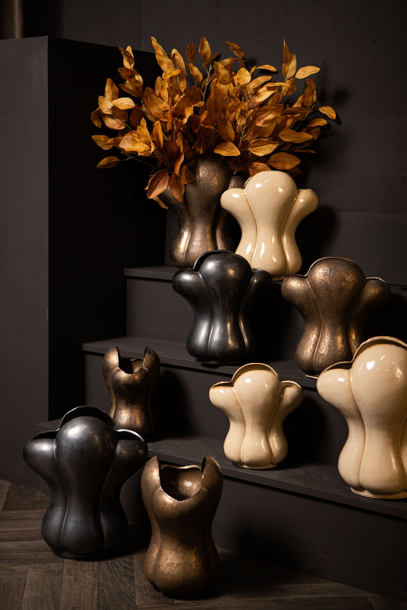 Mellie Bronze France Lily Flower Ceramic Vase L 29x22.0x33.5cm PTMD - Vaas - PTMD - livinglovely.nl