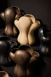 Mellie Cream France Lily Flower Ceramic Vase M 26x18x29cm PTMD - Vaas - PTMD - livinglovely.nl