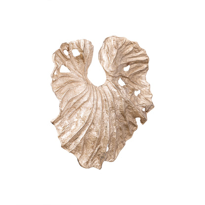 Merial Wandpaneel Lotusblad Medium van PTMD, ander aanzicht van het wandpaneel in champagne gegoten aluminium