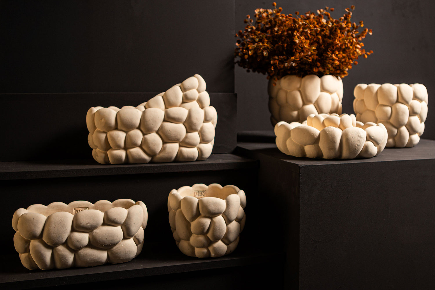 Mikay White Cement Round Smooth Rock Bowl L PTMD - Schaal - PTMD - livinglovely.nl