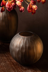 Mishan Brown Glass Round Vase Carved Wavy Pattern S PTMD - Vaas - PTMD - livinglovely.nl